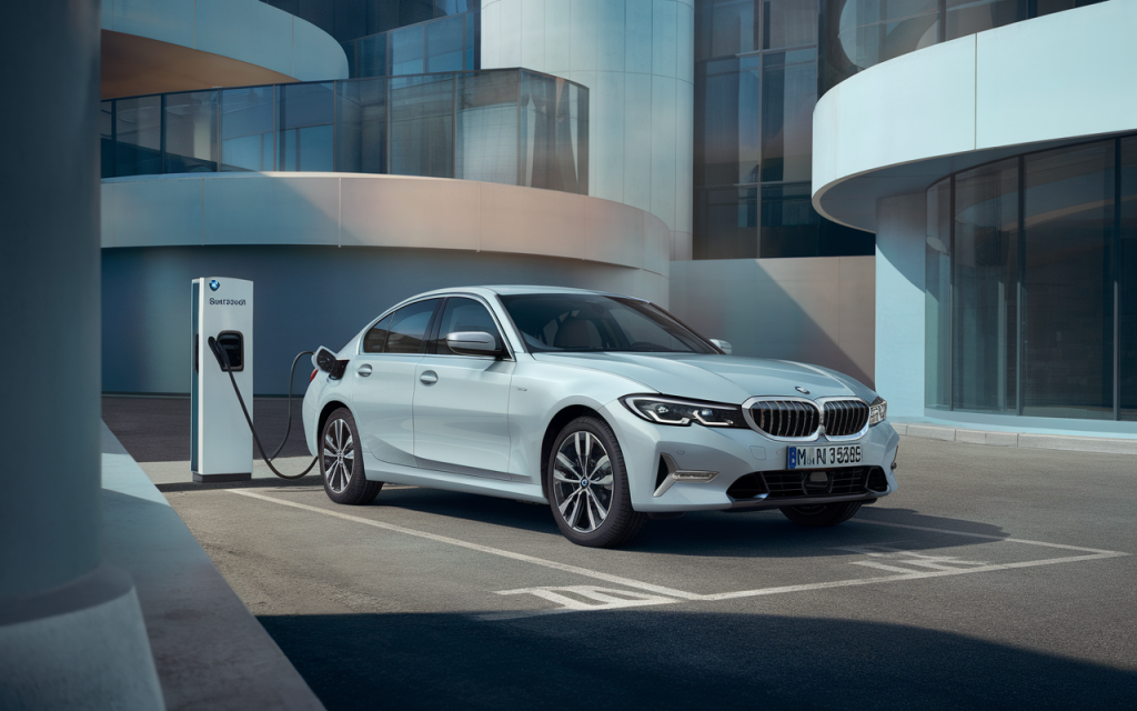 Vue de la BMW Série 3 2024, une berline élégante et moderne